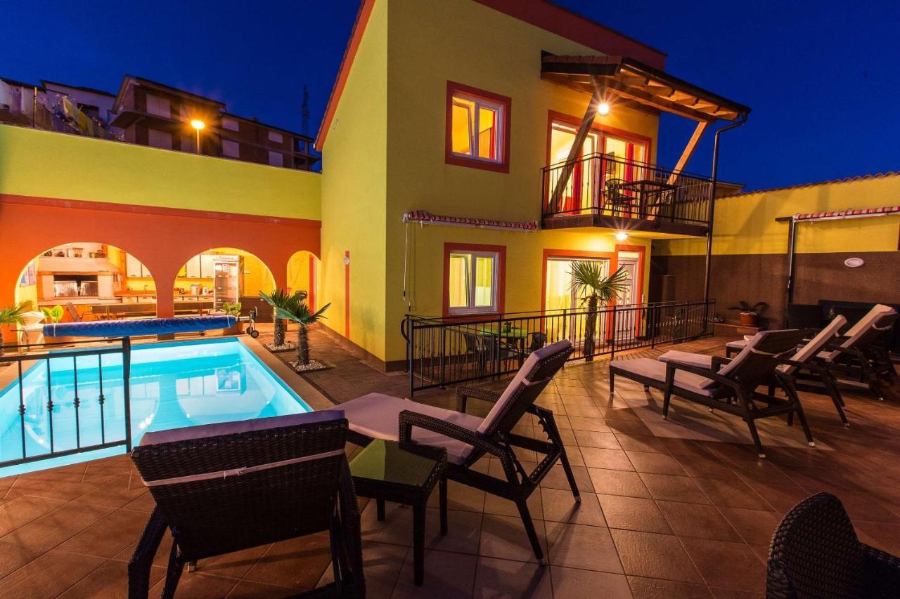 Apartments Ana Lorena ซริกเวนิซา ภายนอก รูปภาพ