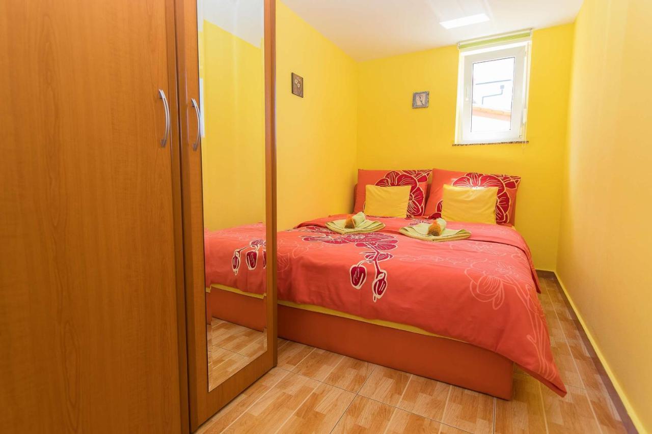 Apartments Ana Lorena ซริกเวนิซา ภายนอก รูปภาพ