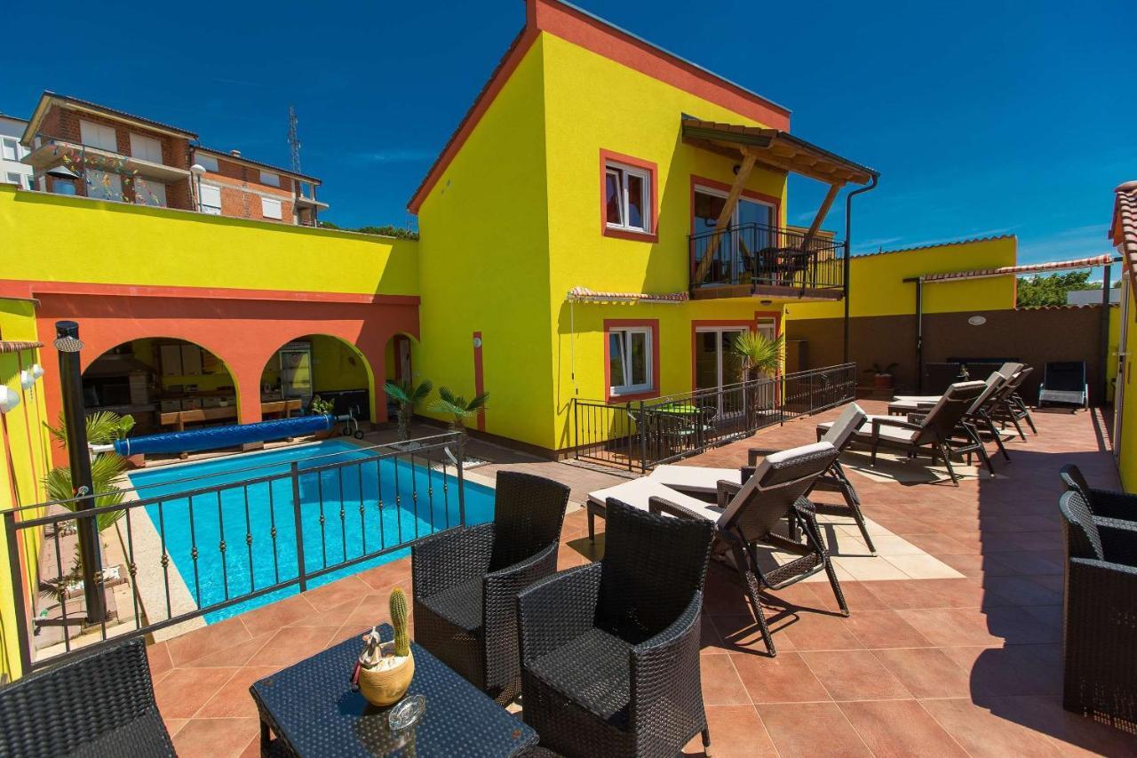 Apartments Ana Lorena ซริกเวนิซา ภายนอก รูปภาพ
